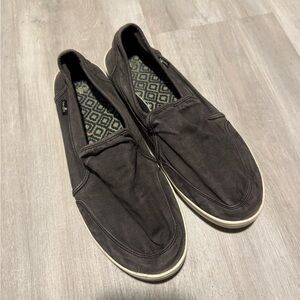 Sanuk shoes